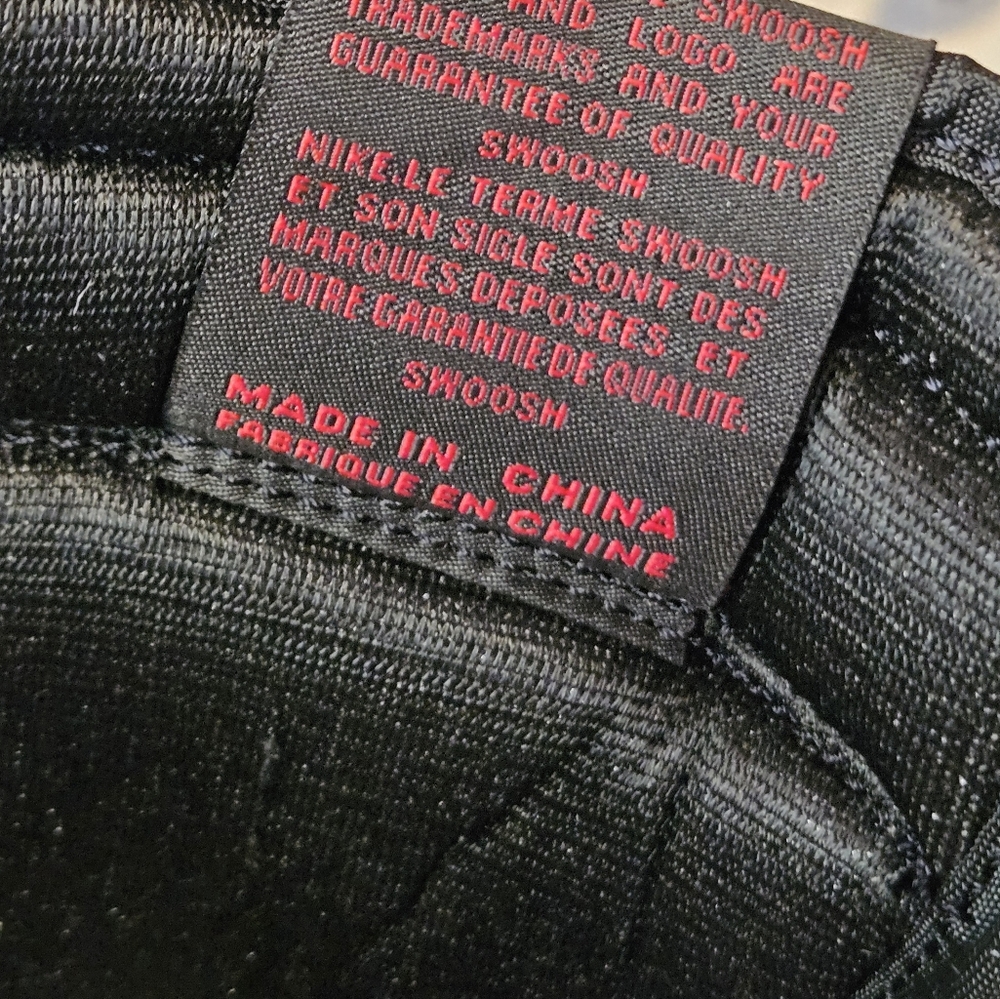NIKE - Picture 11 of 16